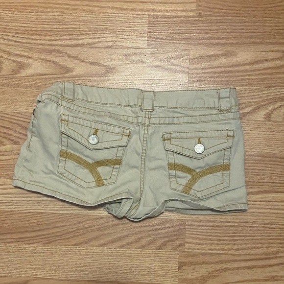 No boundaries tan booty jean shorts - Picture 4 of 4